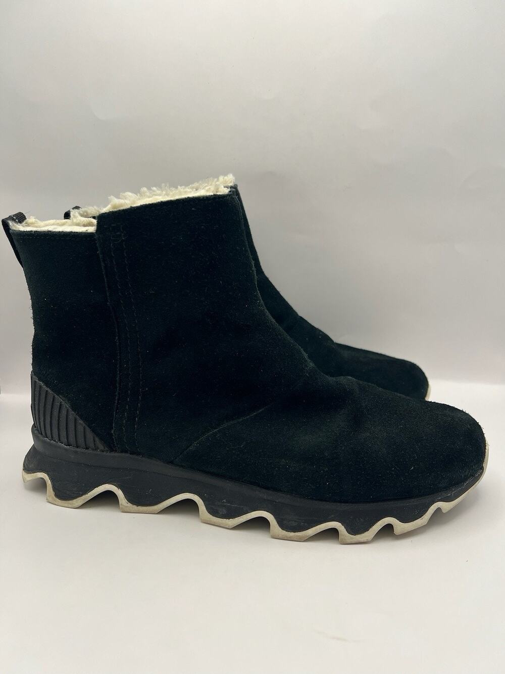 Sorel Kinetic Short Boots Black Suede Women Size 9.5